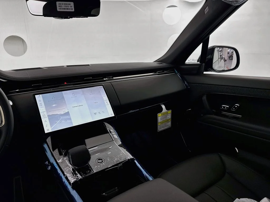 New 2027 Santorini Black Land Rover Dynamic SE image 24