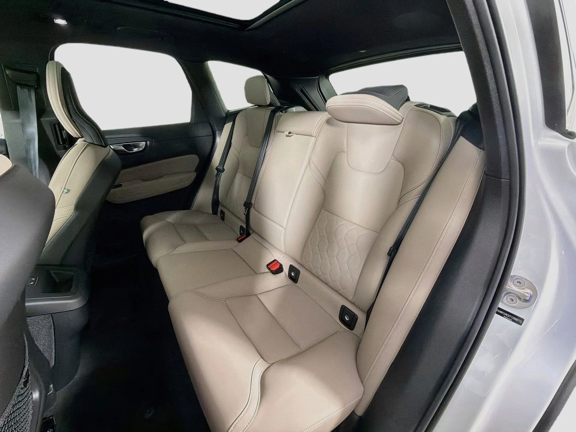 New 2026 Crystal White Volvo Plus image 25
