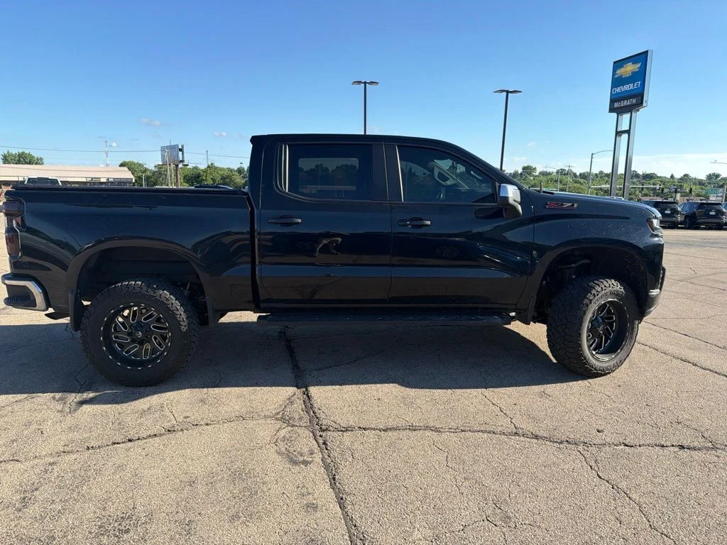 Used 2021 Black Chevrolet LT image 5