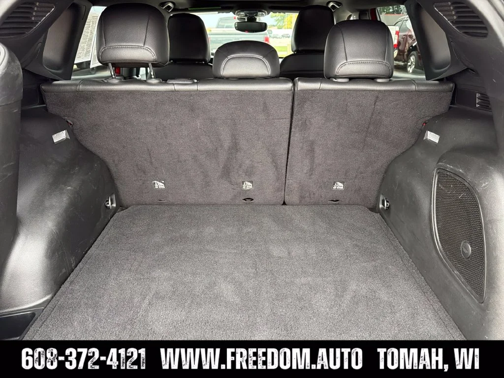 Used 2025 Red Jeep Latitude image 28