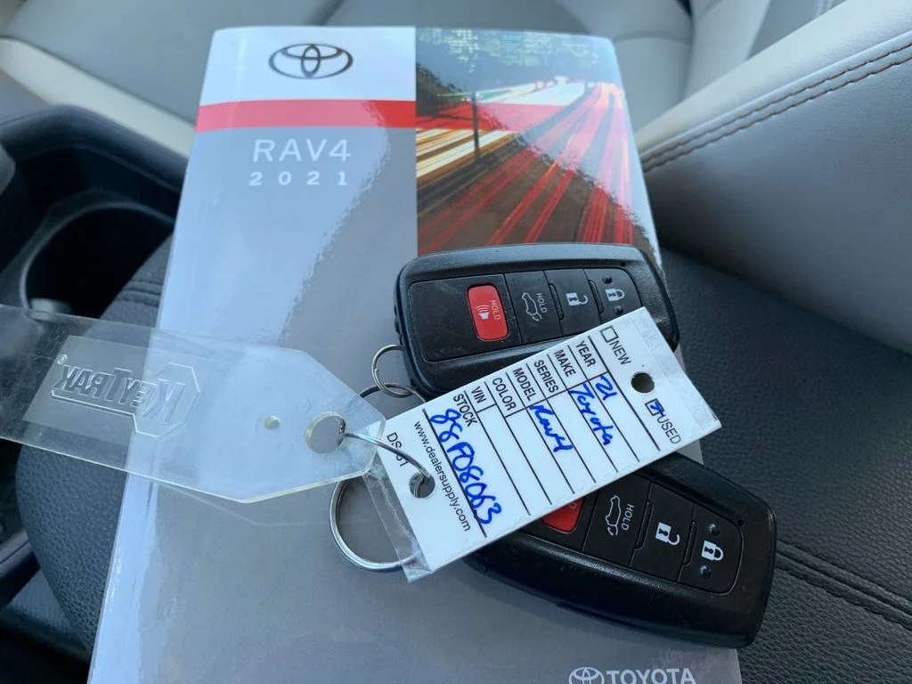 Used 2021 Gray Toyota XLE Premium image 9