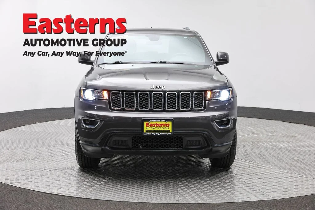 Used 2020 Gray Jeep Laredo E image 2