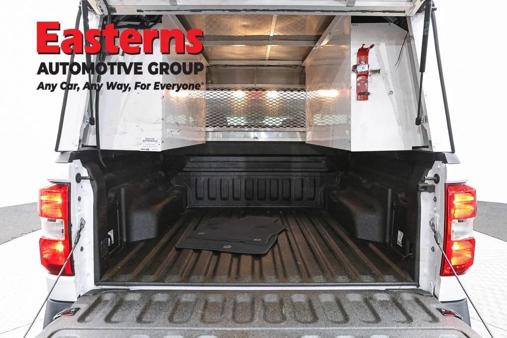 Used 2022 White Ford XL image 9
