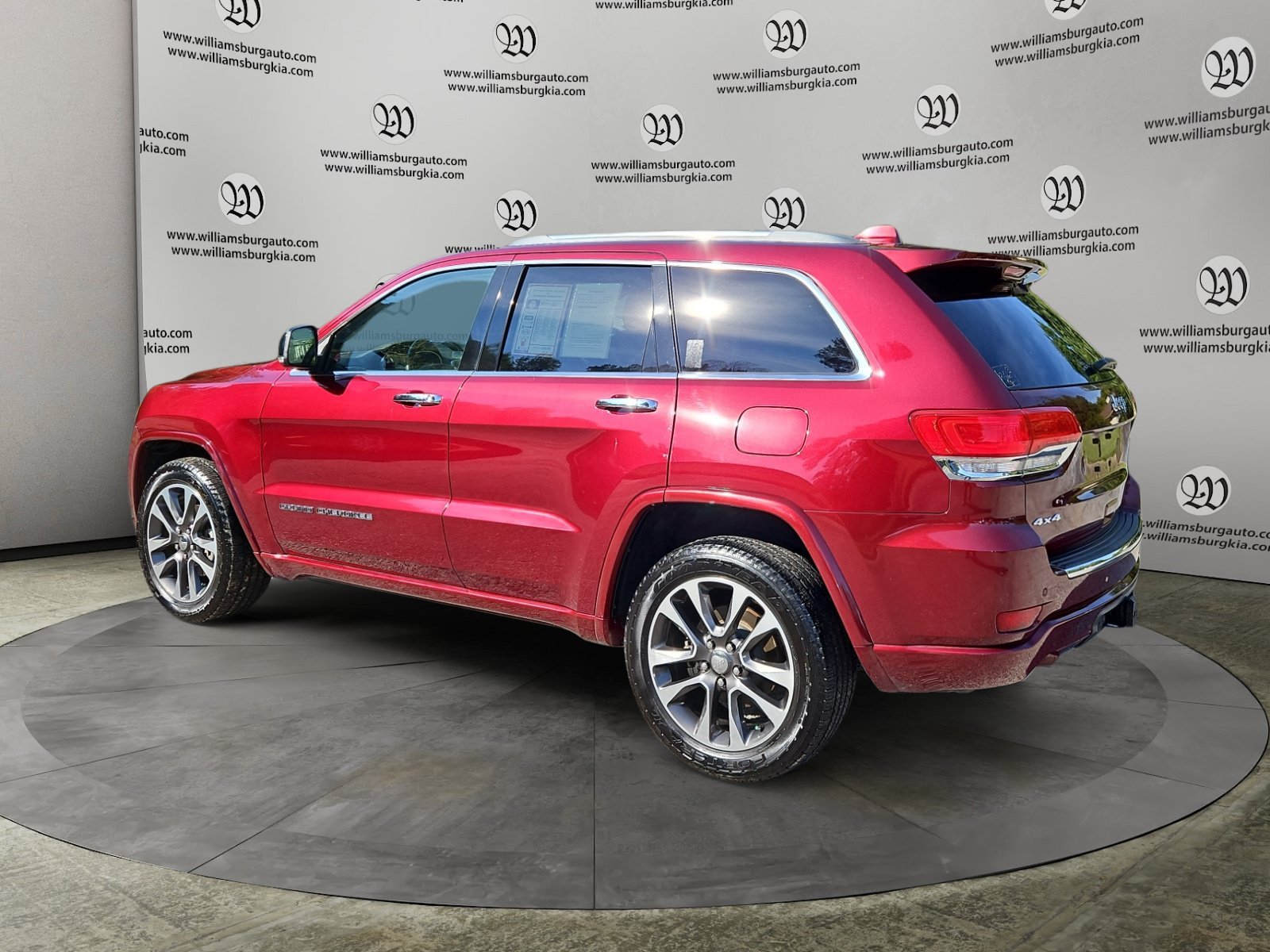 Used 2018 Red Jeep Overland image 3