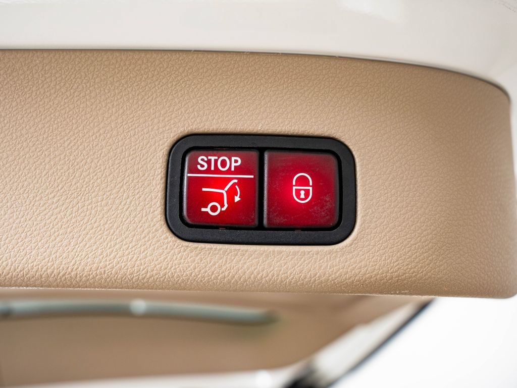 Used 2016 Polar White Mercedes-Benz GL 450 image 23