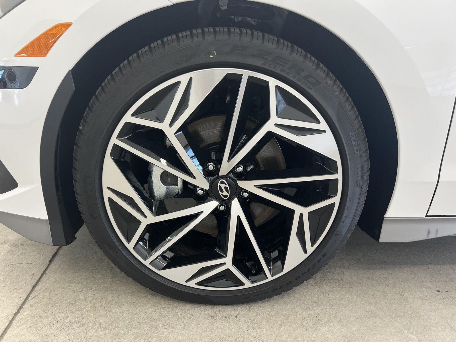 2025 Hyundai IONIQ 6 Limited - Photo 7