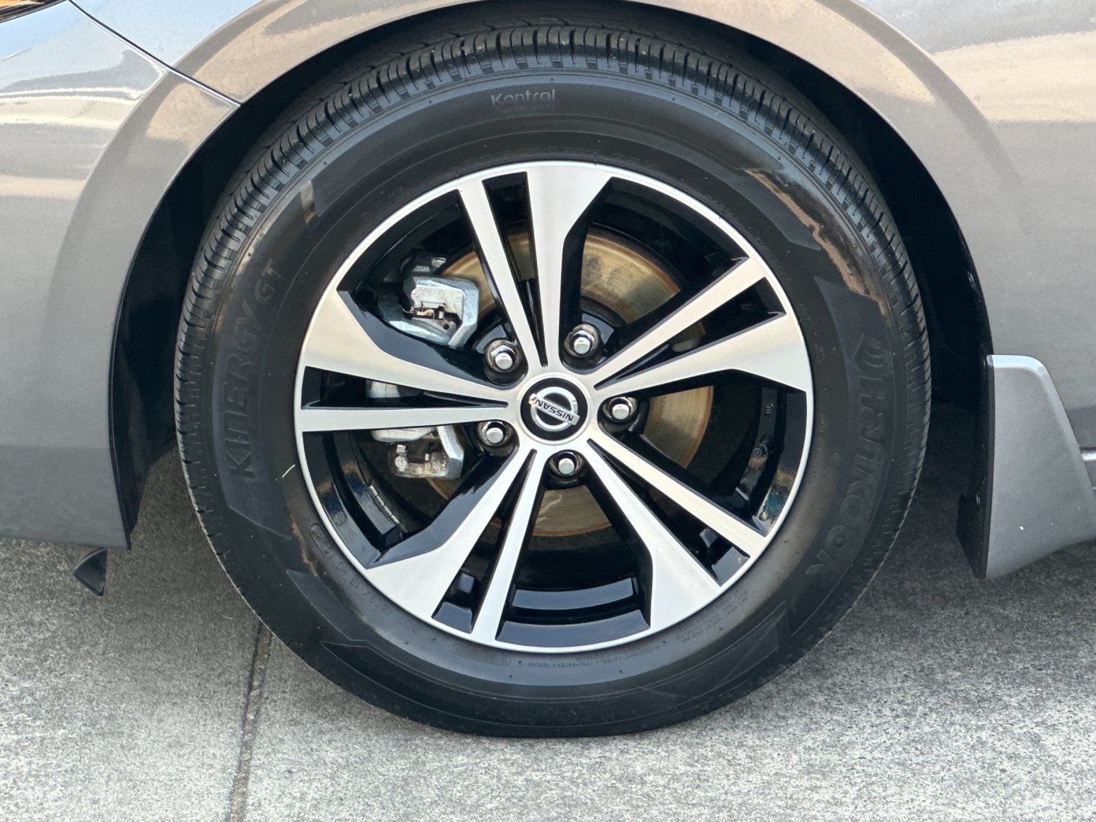 Used 2023 Gun Metallic Nissan SV image 22