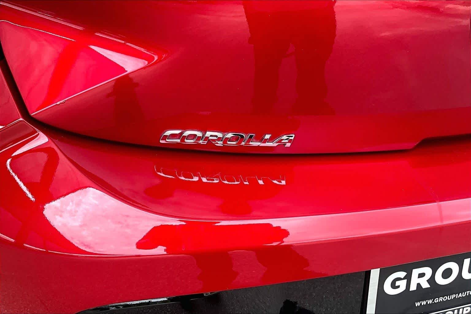 Used 2025 Finish Line Red/Midnight Black Metallic Toyota SE image 10