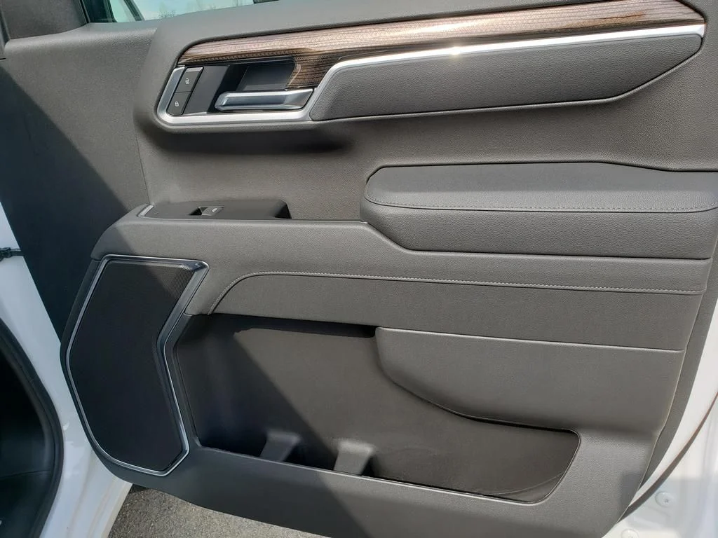 New 2026 White Chevrolet LT image 23