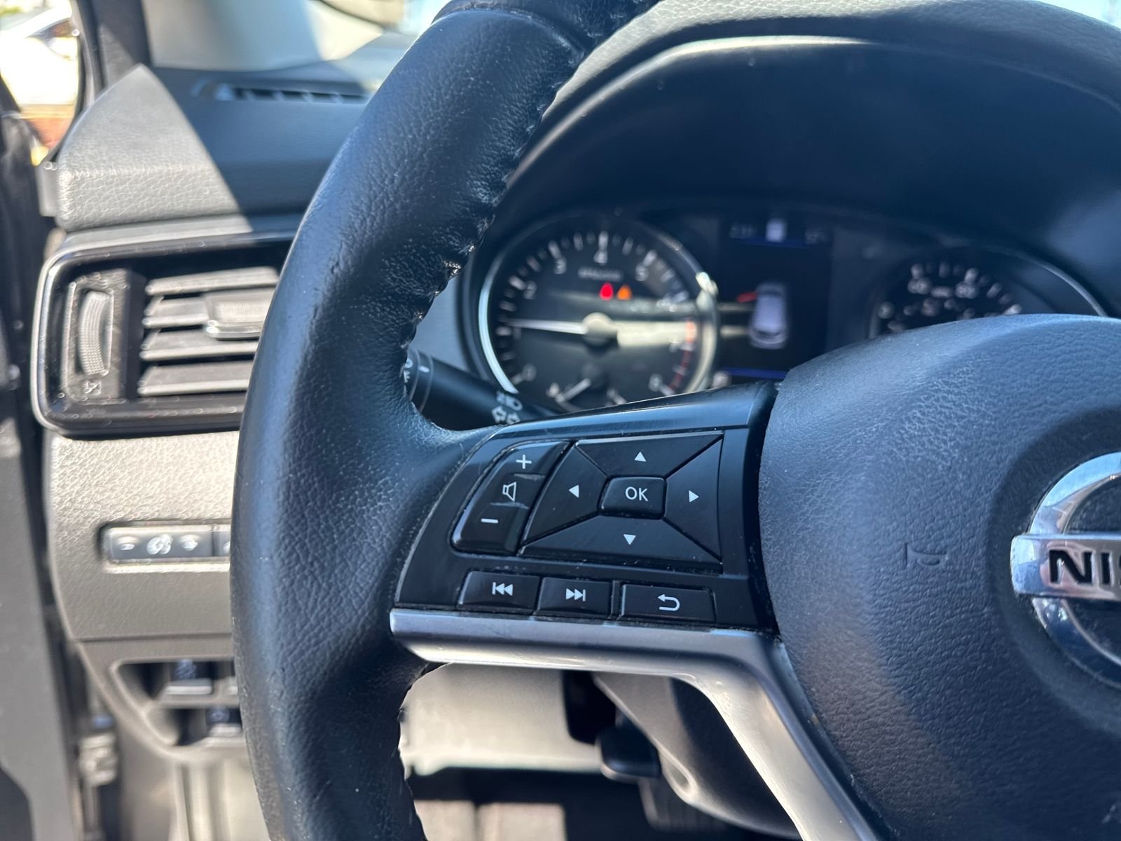 Used 2022 Gun Metallic Nissan SL image 15