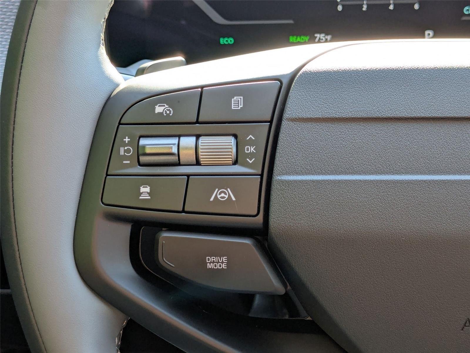 New 2025 Glacier White Pearl Kia Wind image 18