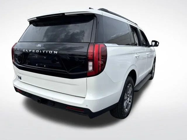 Used 2025 White Ford Active image 8