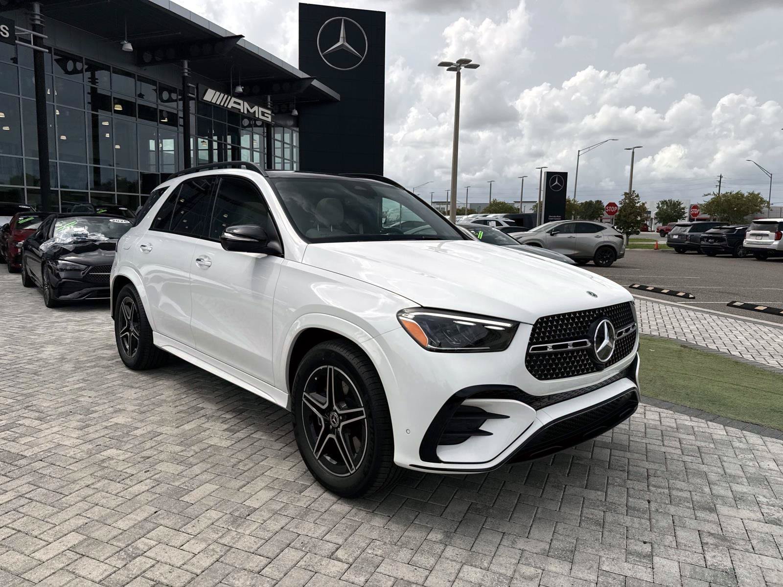 New 2026 Polar White Mercedes-Benz 350 4MATIC® SUV image 7