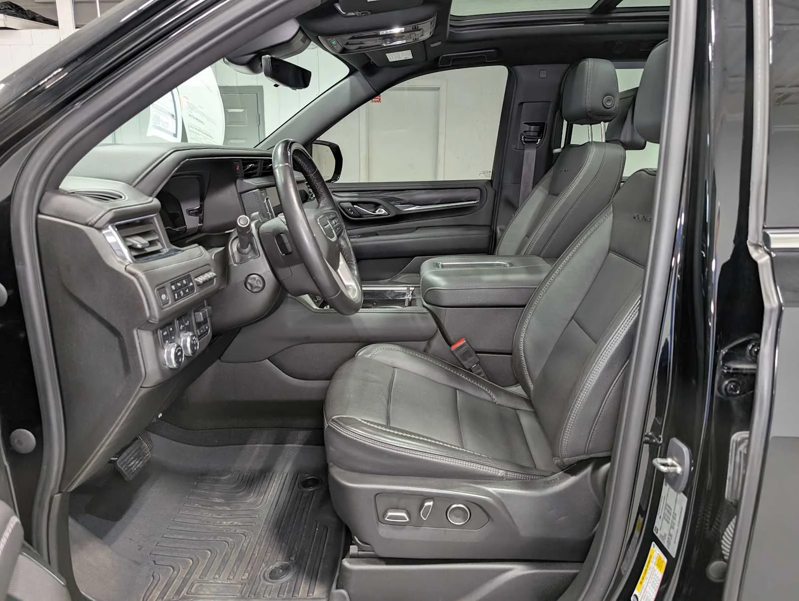 Used 2023 ONYX BLACK GMC Denali image 4
