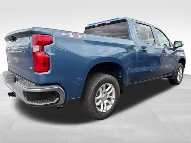 Used 2024 Lakeshore Blue Metallic Chevrolet LT (2FL) image 7