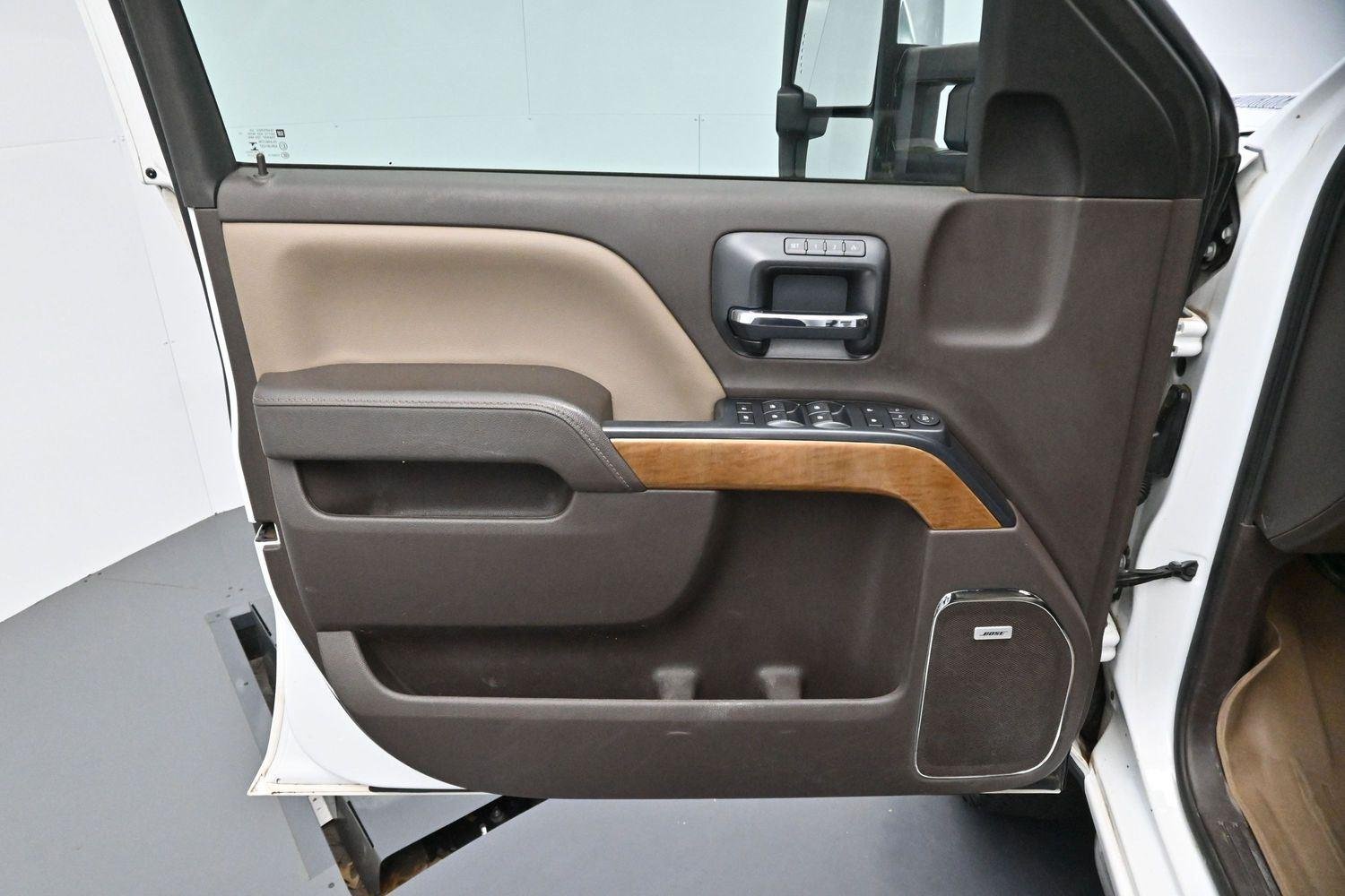 Used 2018 SUMMIT WHITE Chevrolet LTZ image 9