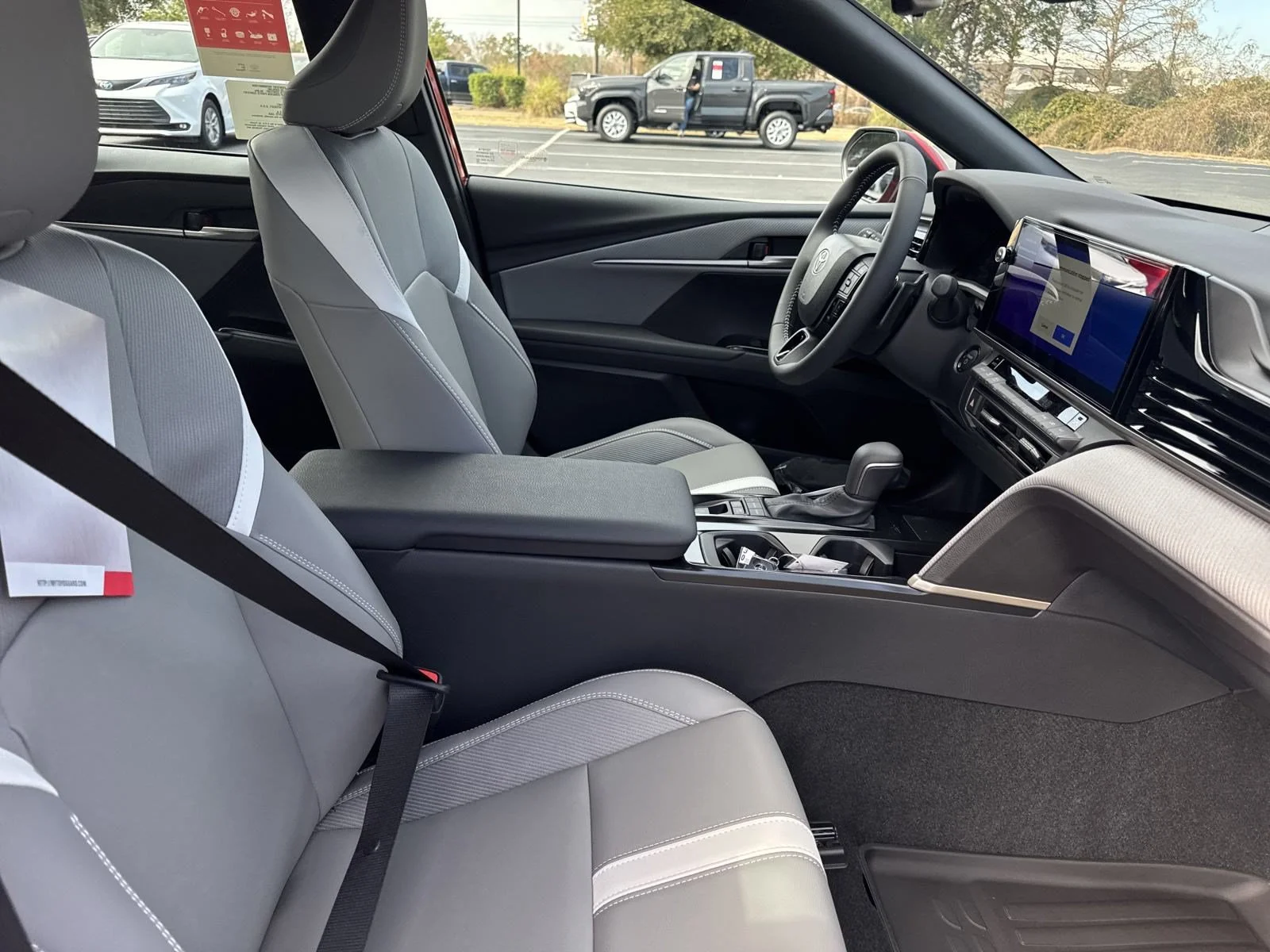 Used 2025  Toyota  image 31