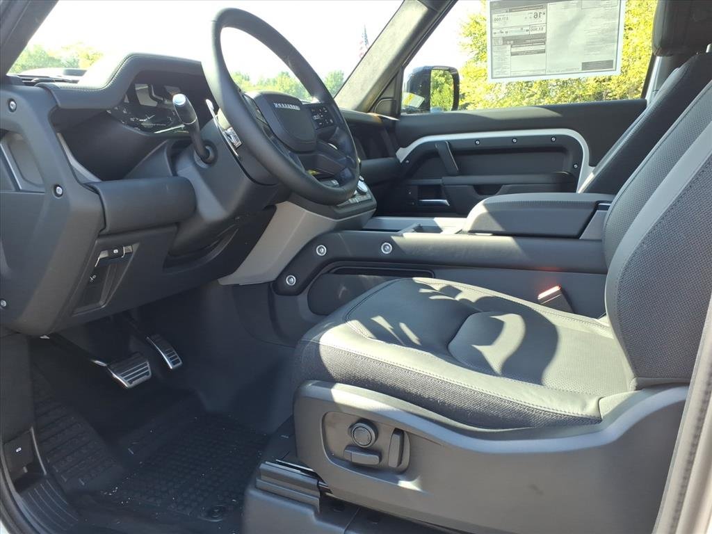 2026 Land Rover Defender V8 - Photo 18