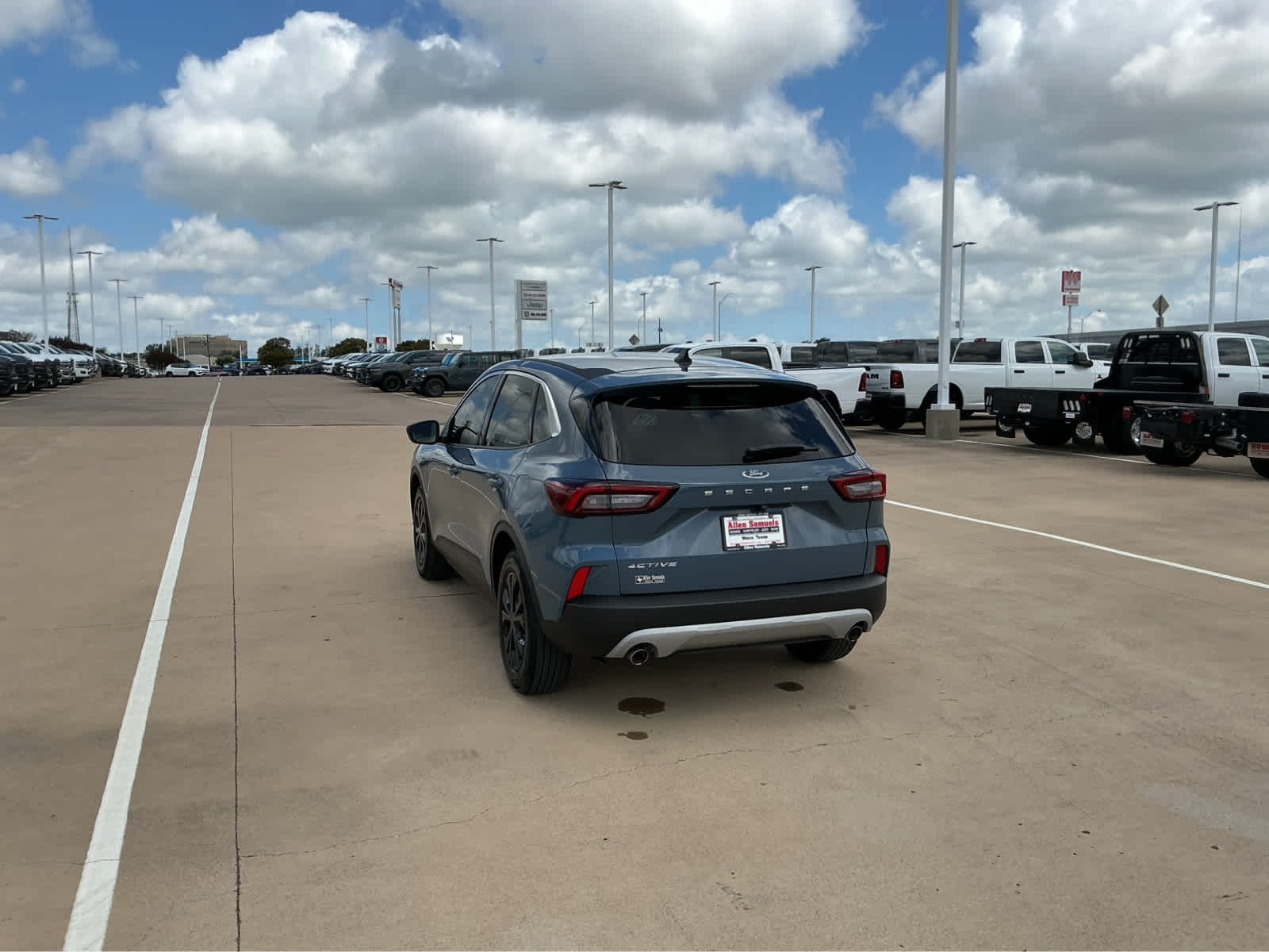 Used 2024 Vapor Blue Metallic Ford Active image 8