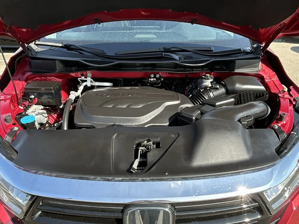 Used 2022 Radiant Red Metallic II Honda Touring No Accident History   Local BC   Clean Tit image 35
