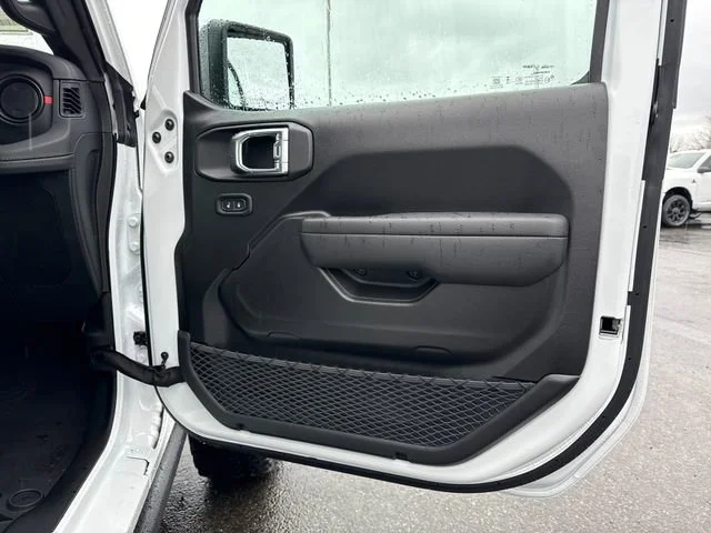New 2026 Bright White Clear-Coat Exterior Paint Jeep Rubicon image 22