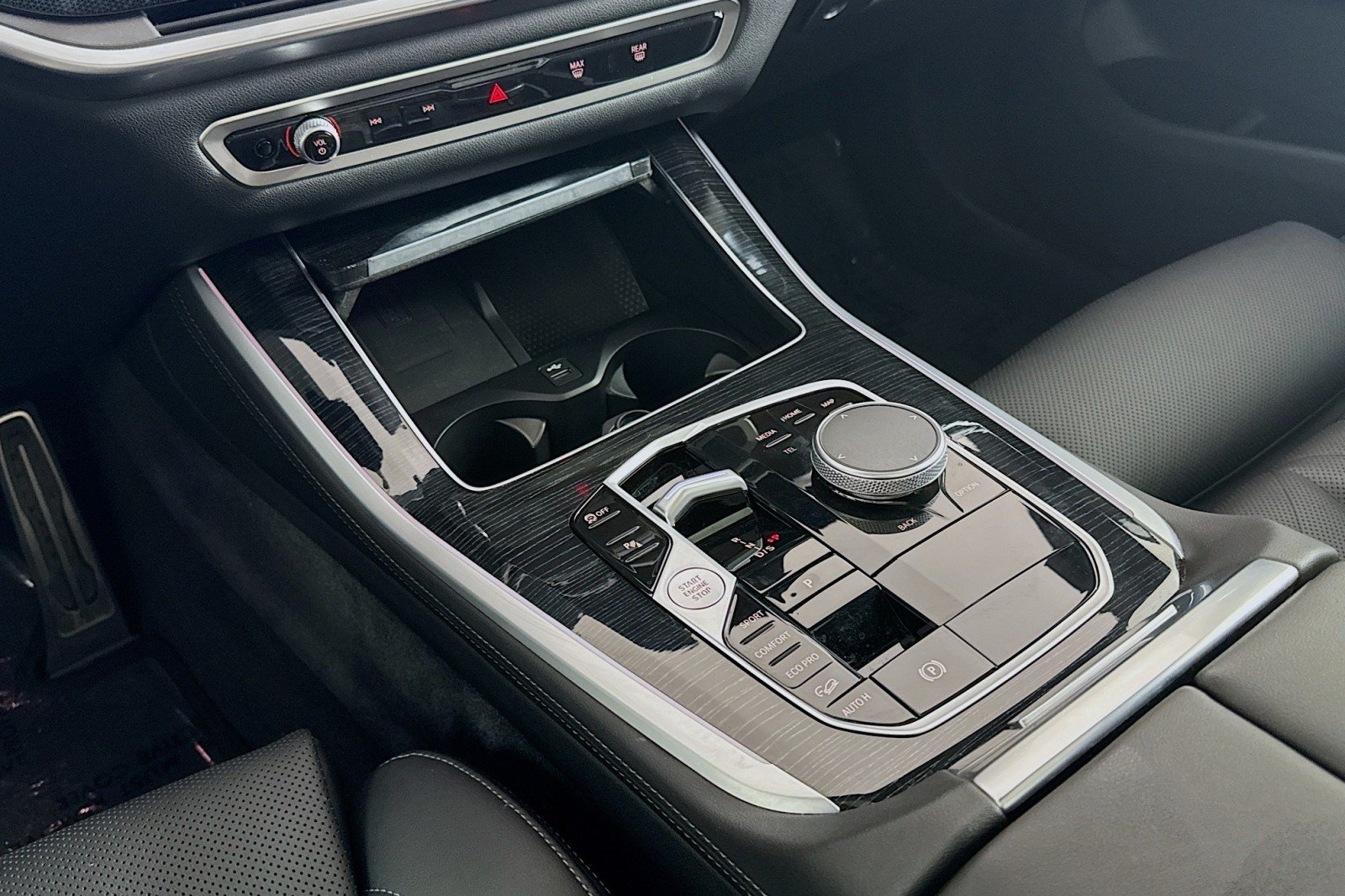 Used 2024 Alpine White BMW xDrive40i image 5