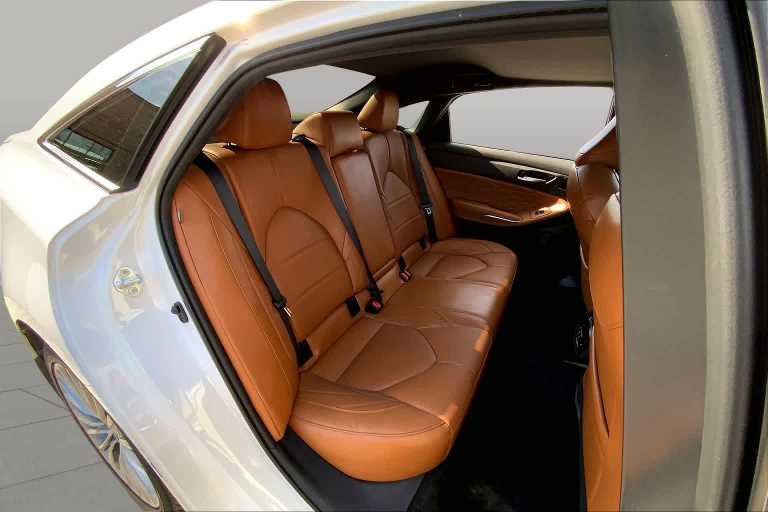 Used 2022 Wind Chill Pearl Toyota Limited image 21