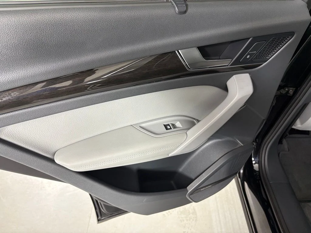 Used 2020 Black Metallic Audi 55 Premium image 35