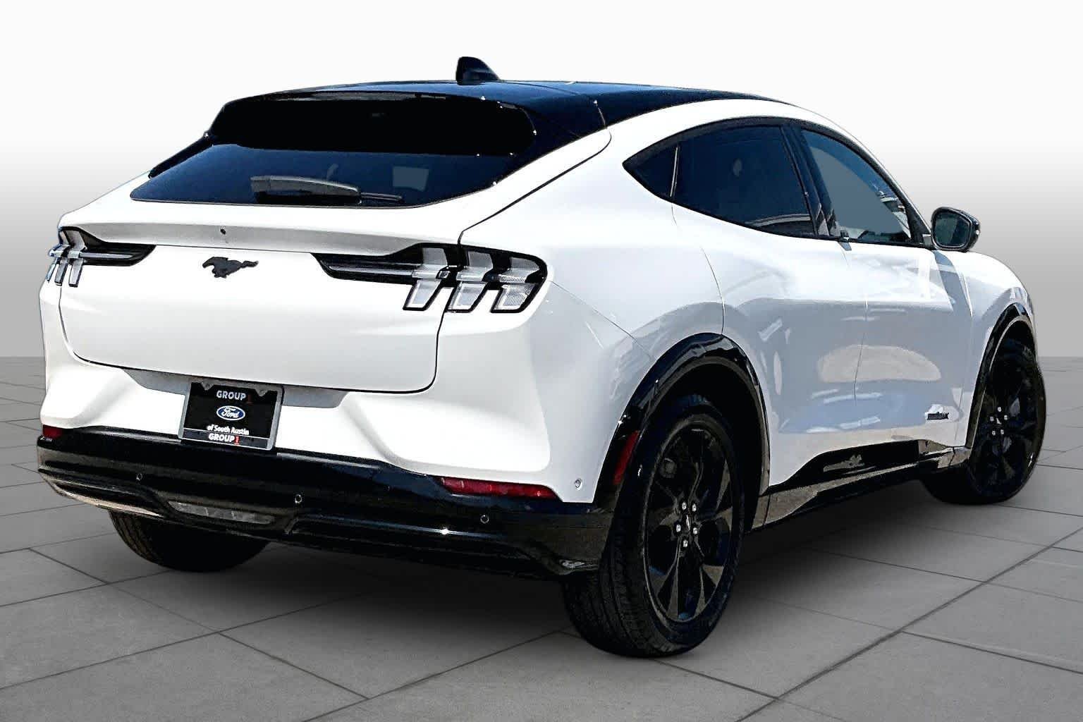 Used 2023 Star White Metallic Tri-Coat Ford Premium image 12