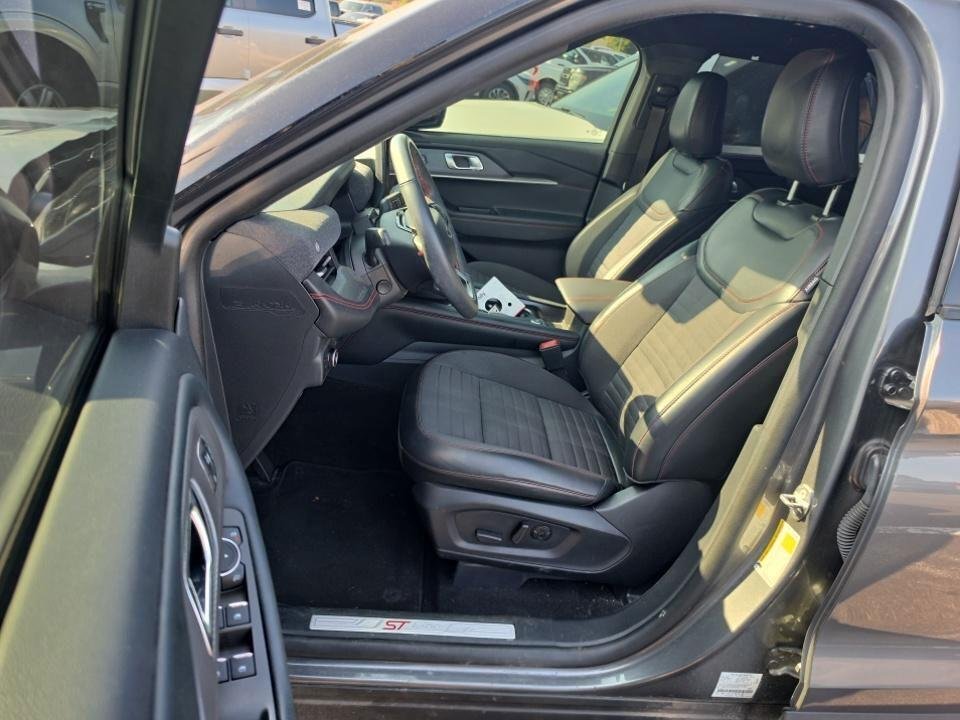 Used 2025 Carbonized Gray Ford ST-Line image 9