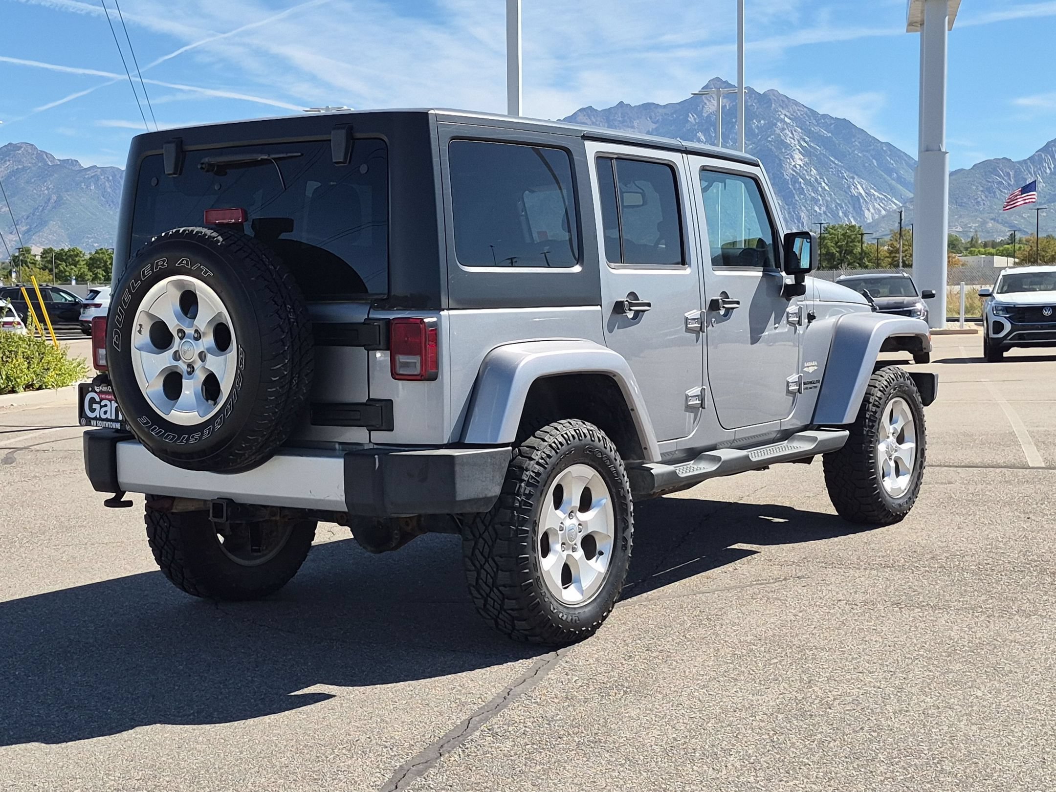 Used 2013 Billet Silver Metallic Jeep Sahara image 3
