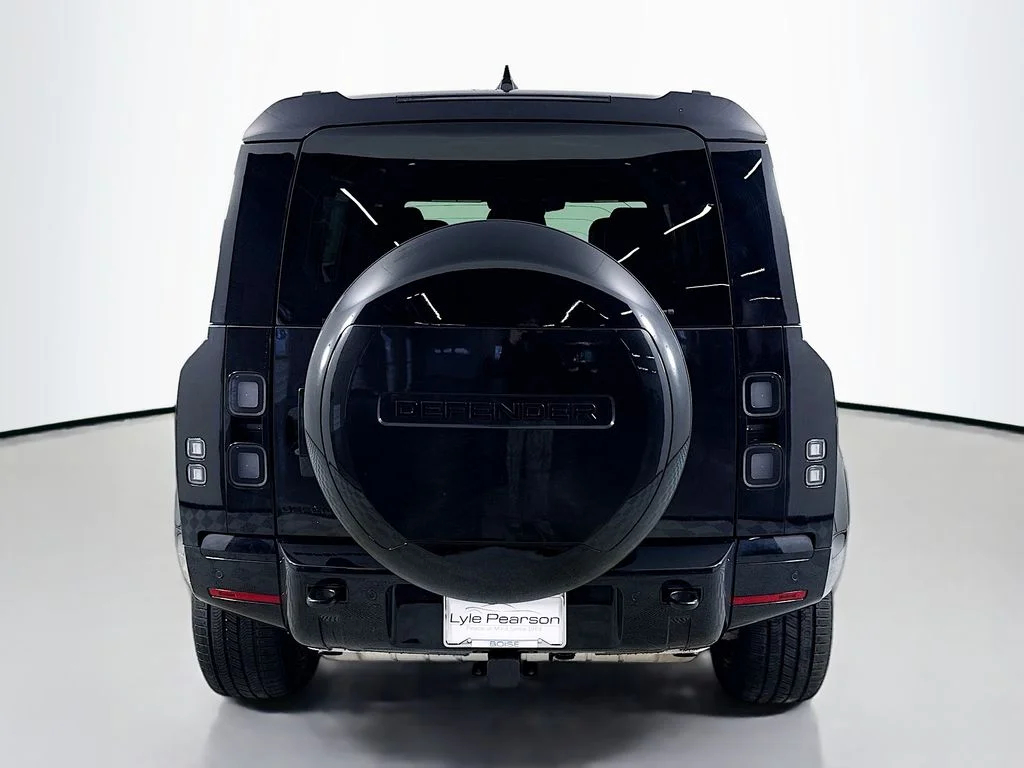 New 2026 Santorini Black Metallic Land Rover X-Dynamic SE image 10