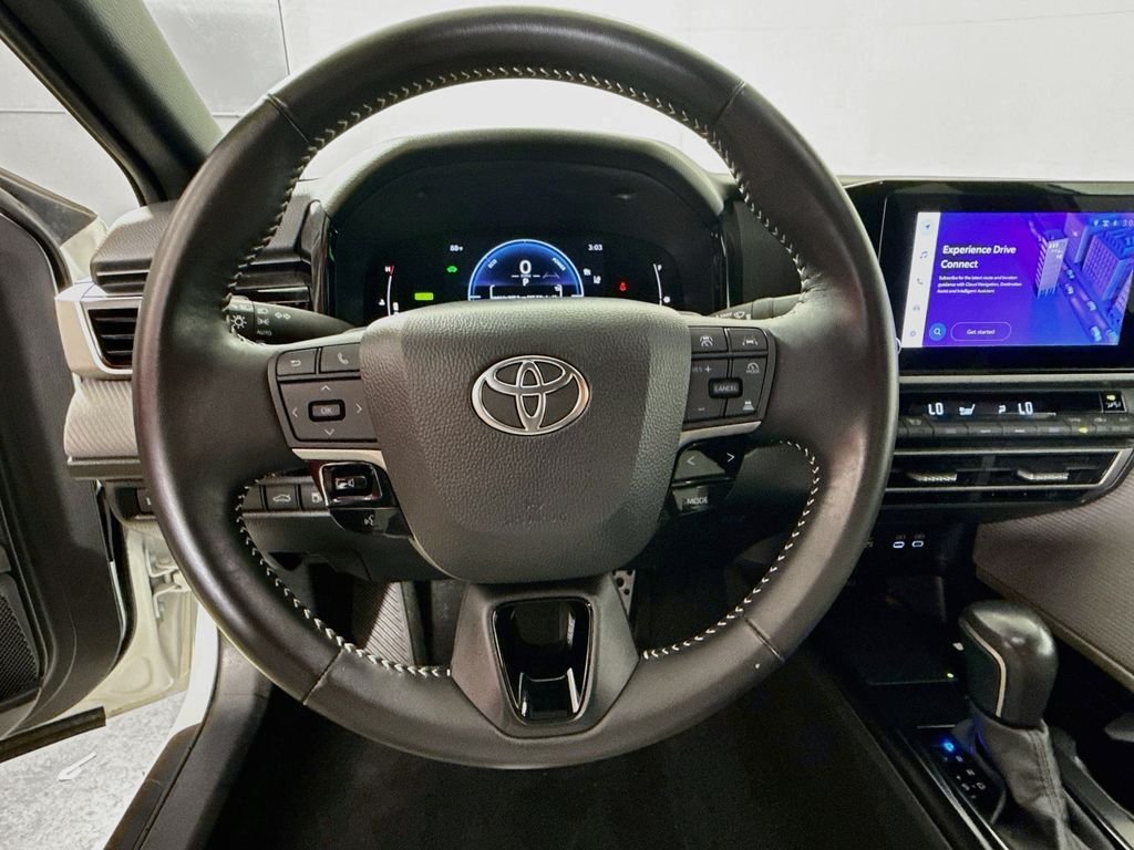 Used 2025 Ice Cap Toyota SE image 12