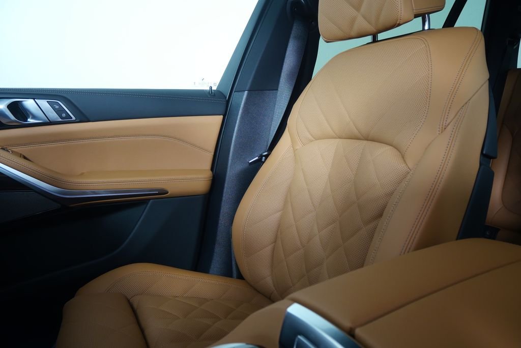 New 2026 Dravit Grey Metallic BMW xDrive50e image 22