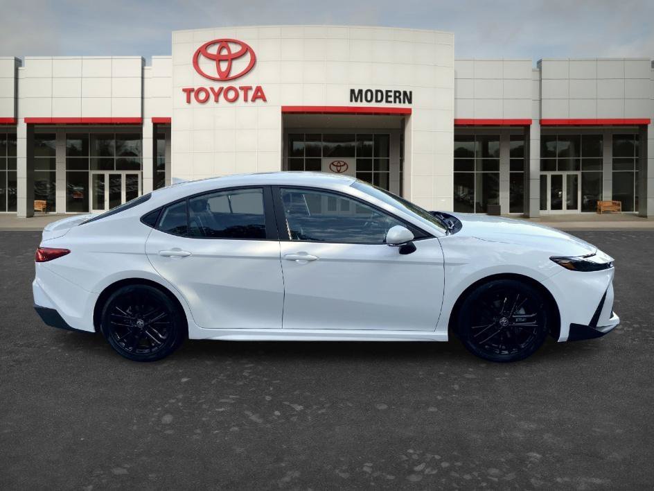 Used 2025 Ice Cap Toyota SE image 4