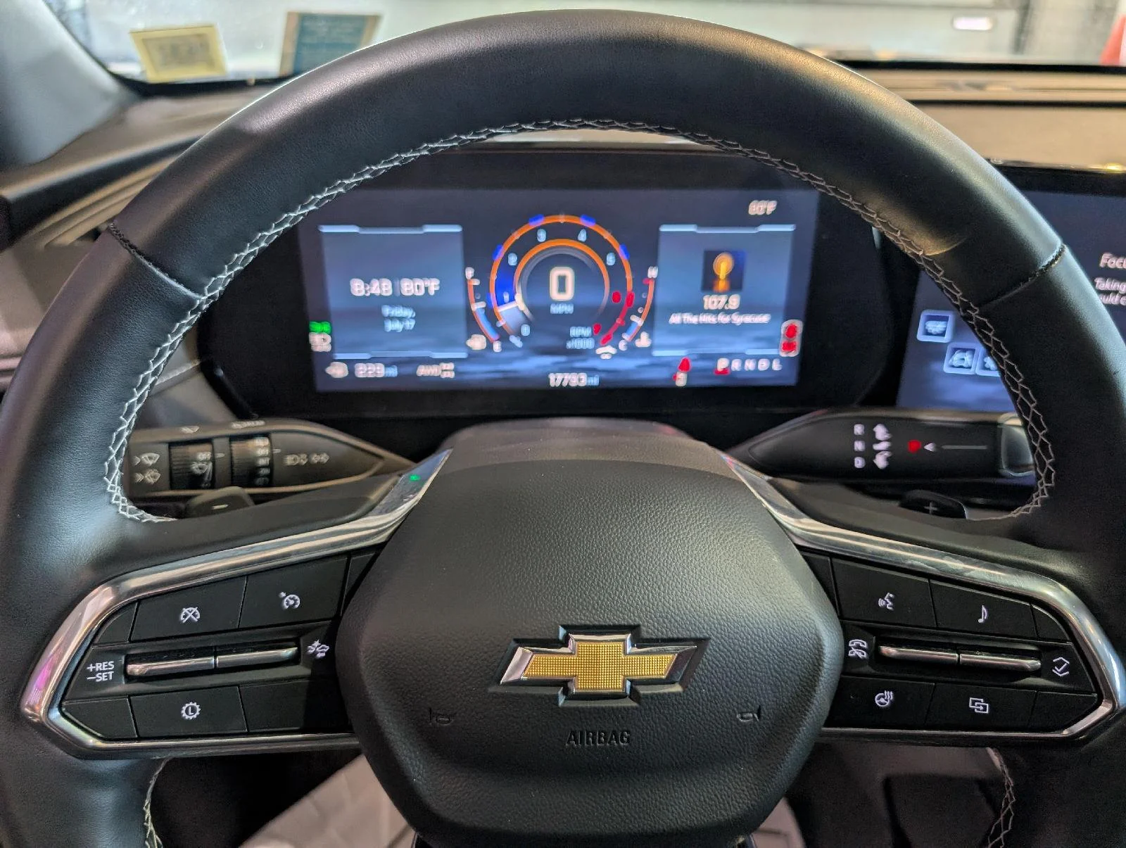 Used 2025 Summit White Chevrolet LT image 18