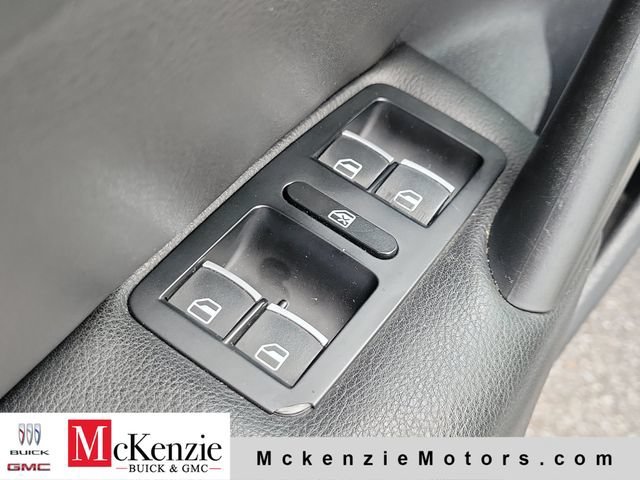 Used 2013 Silver Volkswagen SE image 10