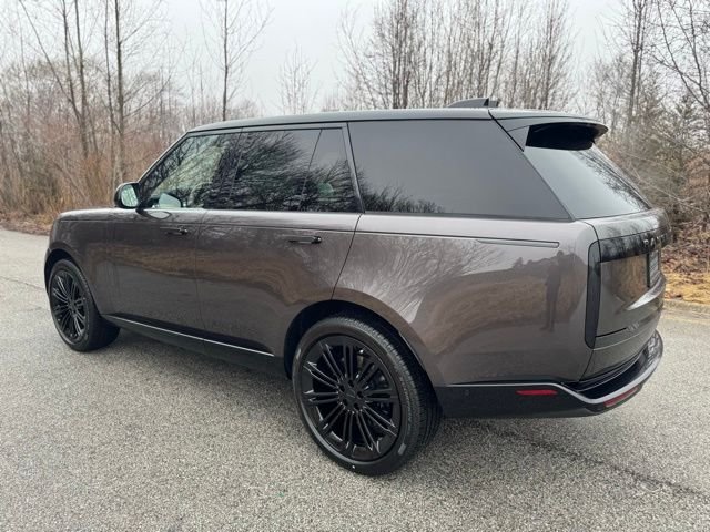 New 2026 Charente Grey Land Rover SE image 8