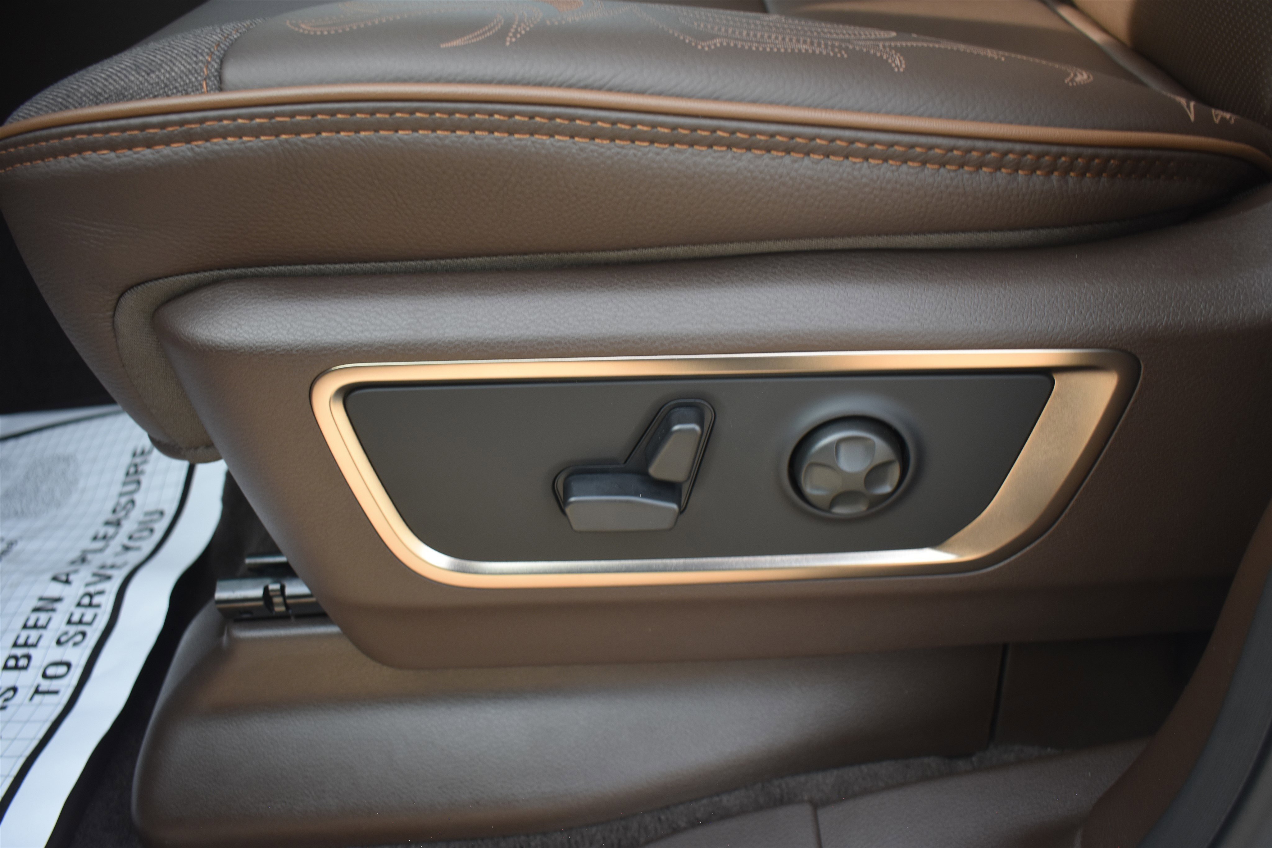 New 2026 Ivory White Tri-Coat Pearl-Coat Exterior Paint RAM Longhorn image 19