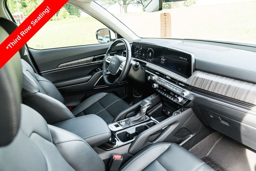 Used 2025 White Pearl Kia SX image 11