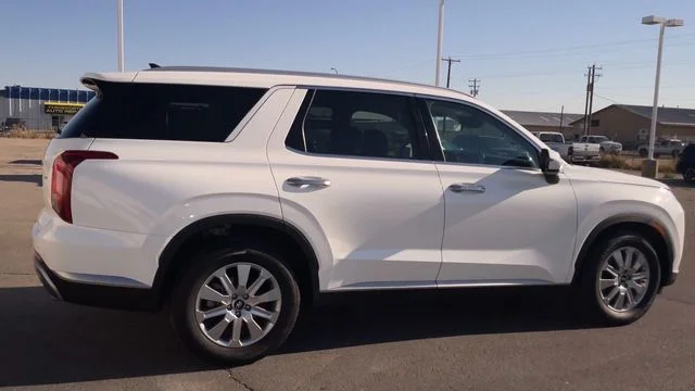 Used 2025 White Hyundai SEL image 2
