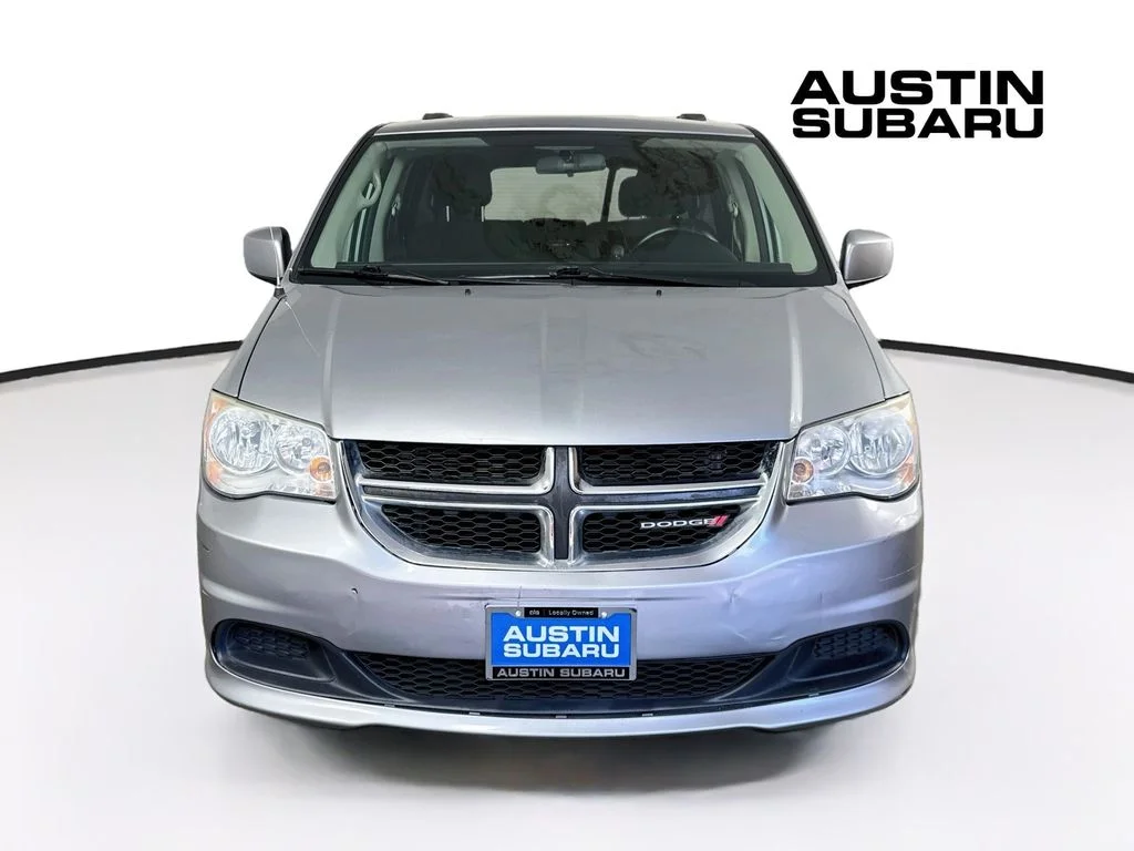 Used 2015 Silver Dodge SXT image 2