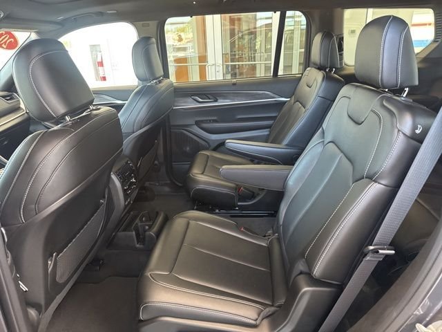 Used 2025 Metallic Jeep Limited image 19