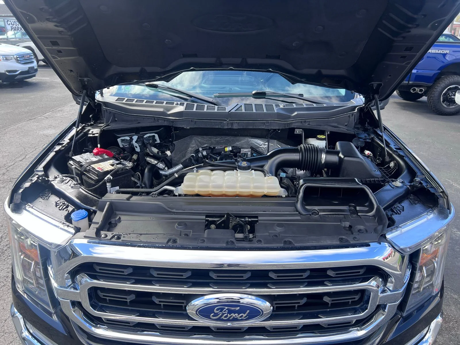 Used 2021 Agate Black Metallic Ford XLT image 3