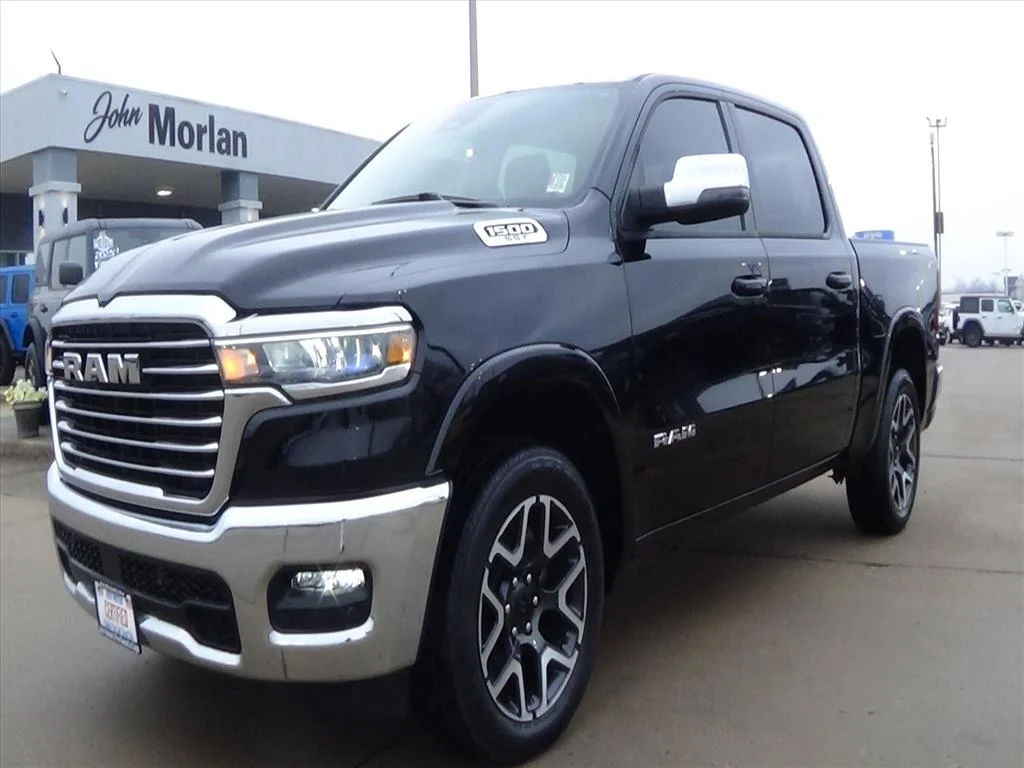 Certified Used 2025 Diamond Black Crystal Pearl Coat (pxj) RAM Laramie image 2