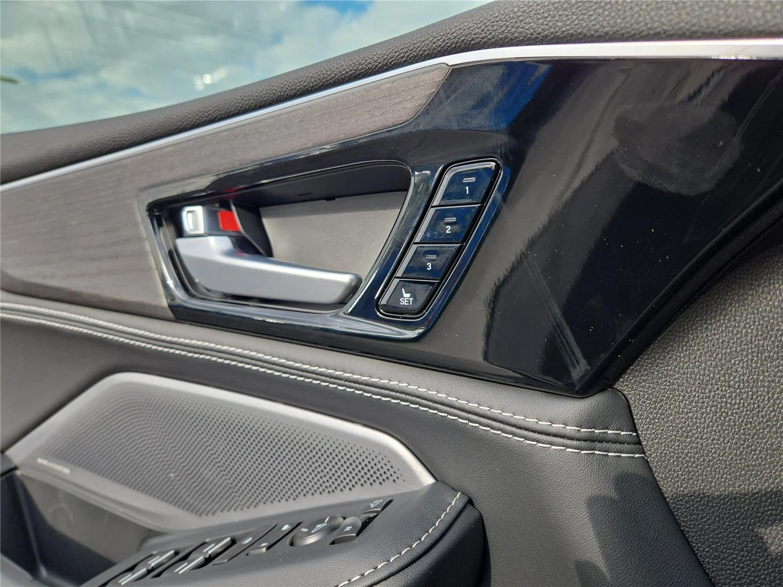 New 2026 Majestic Black Pearl Acura SH-AWD w/Advance image 17