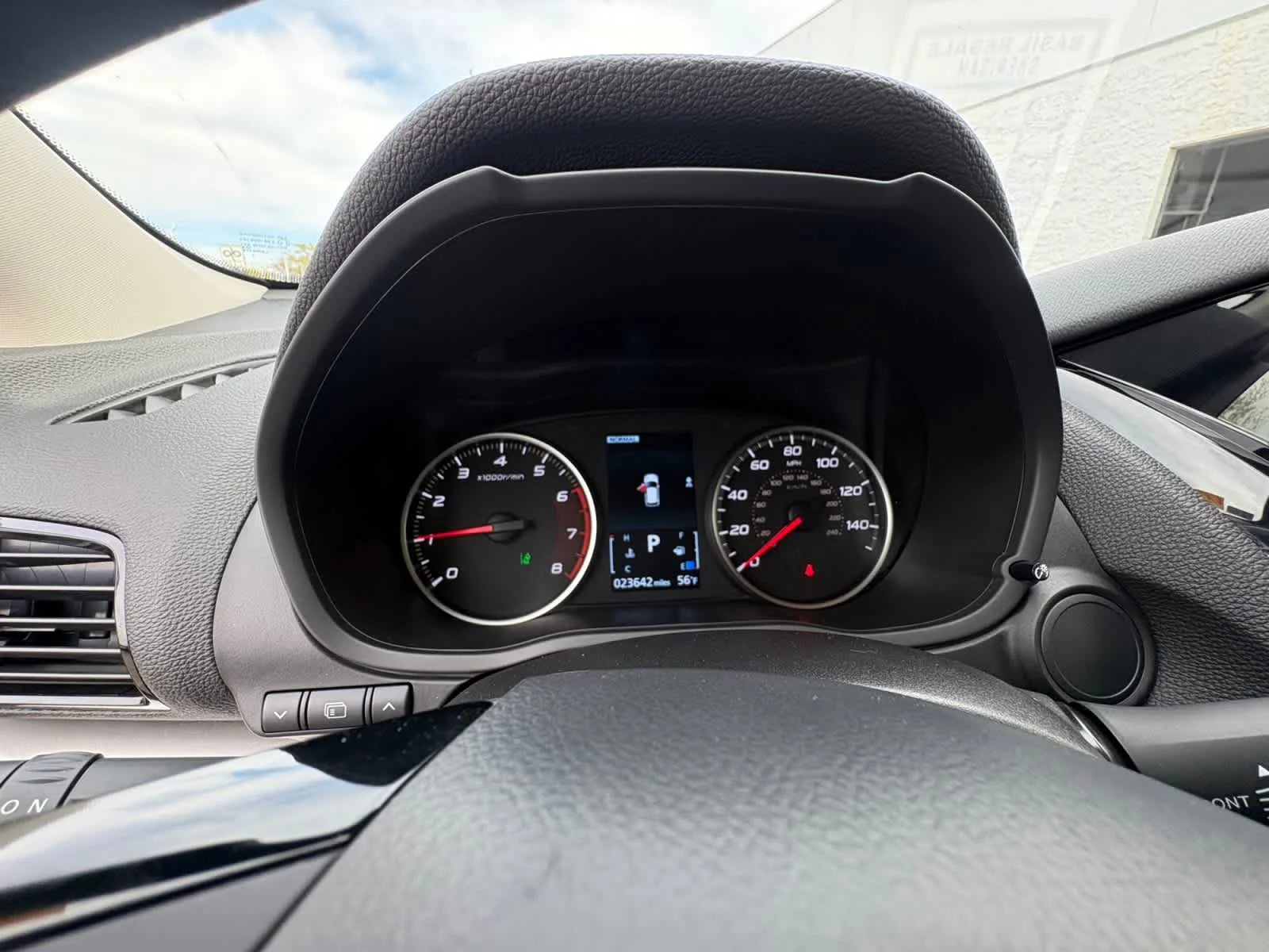 Used 2025 White Diamond Mitsubishi ES image 15