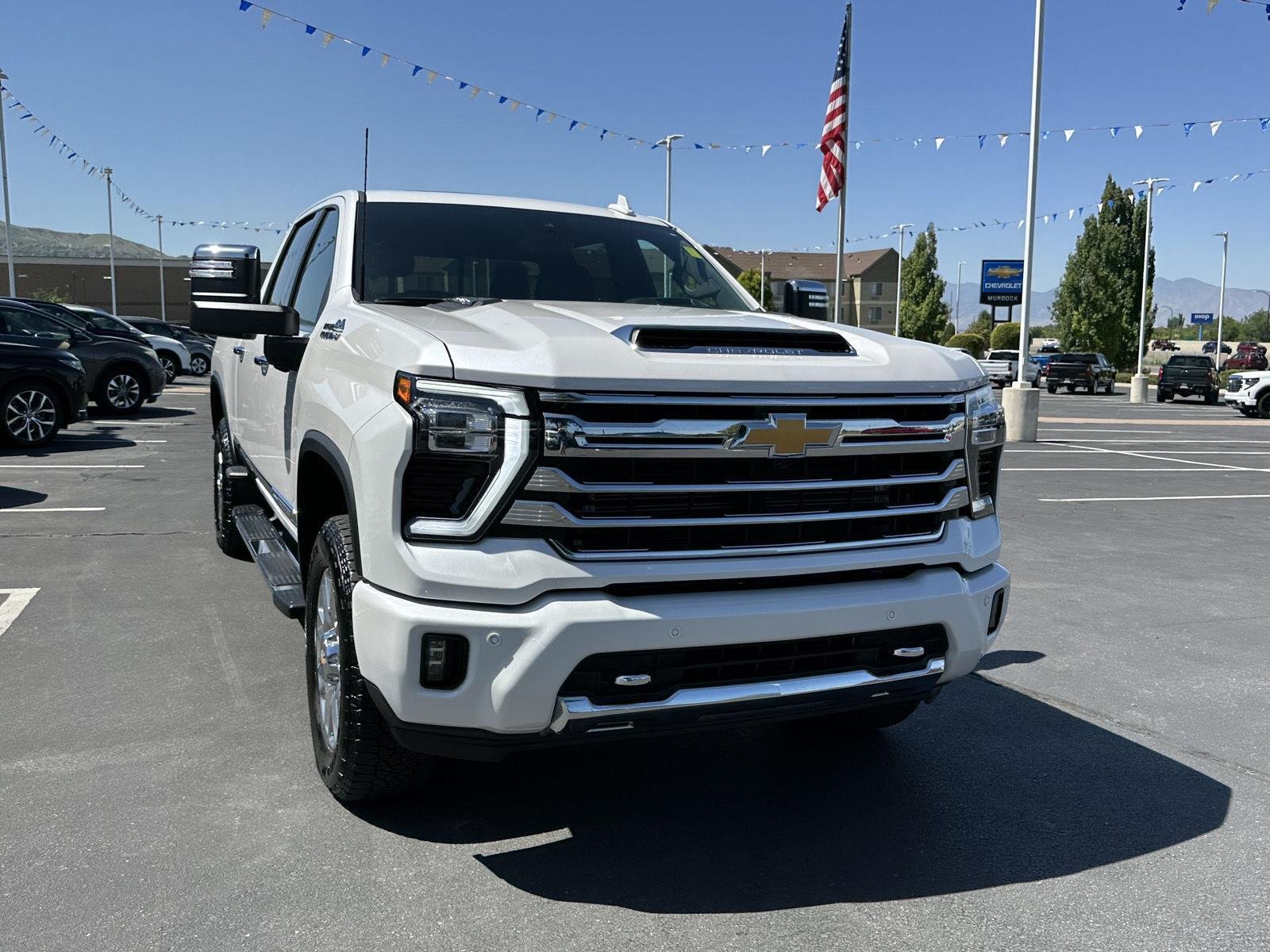 Certified Used 2025 Iridescent Pearl Tricoat Chevrolet High Country image 5
