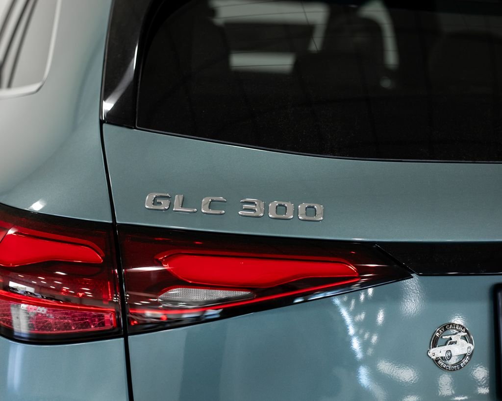New 2026 Verde Silver Metallic Mercedes-Benz GLC 300 image 10