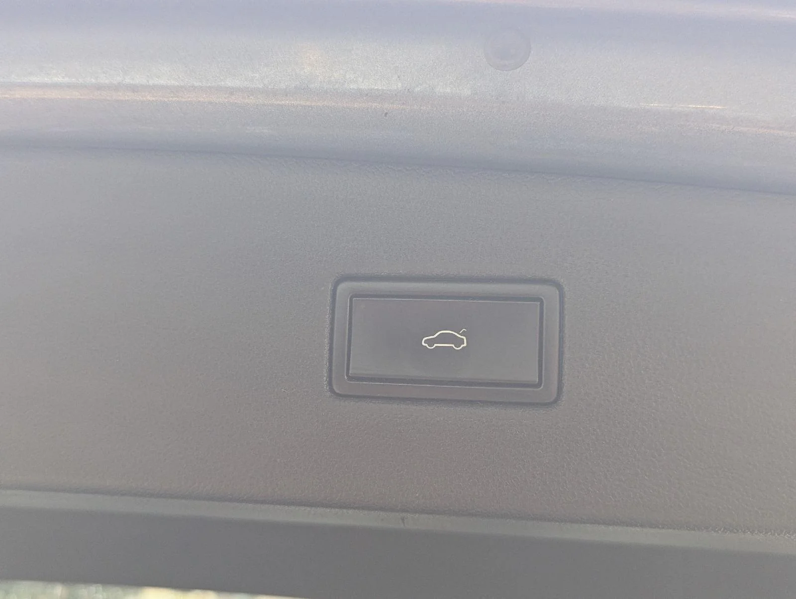Used 2018 Platinum Gray Metallic Volkswagen SEL image 31